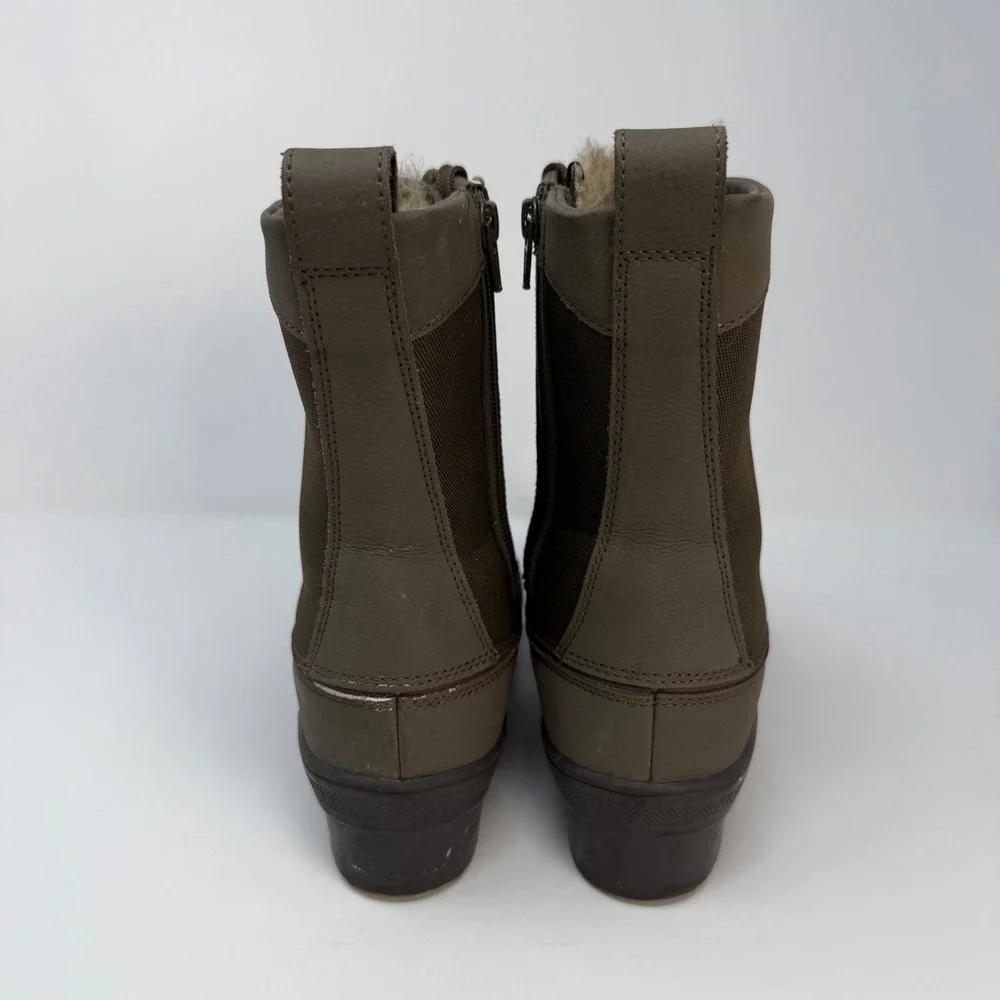 Clarks Muckers Mist Brown Faux Fur Lined Duck Boots Womens 8.5 M Lace Up Zip